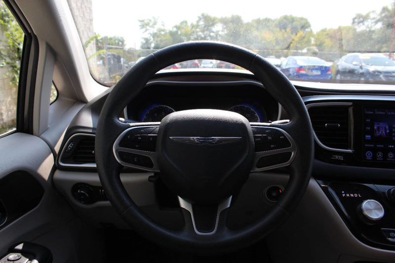 2017 Chrysler Pacifica Touring-L 4dr Wagon - 22914809 - 28