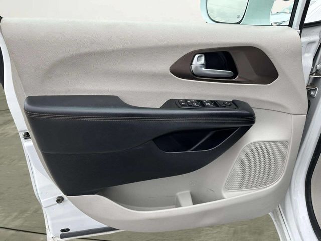 2017 Chrysler Pacifica Touring-L 4dr Wagon - 23012858 - 11