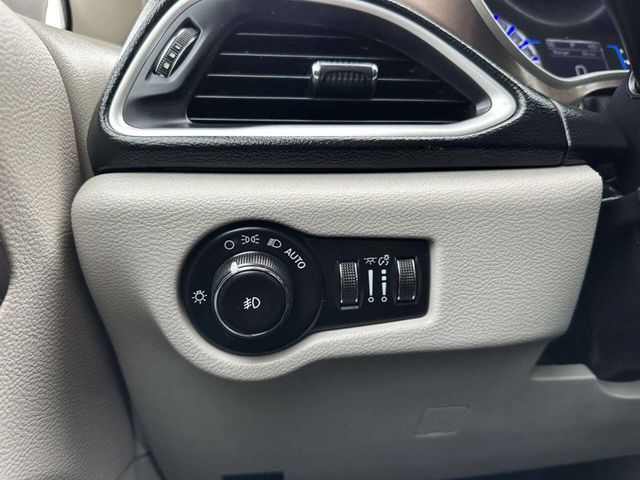 2017 Chrysler Pacifica Touring-L 4dr Wagon - 23012858 - 26