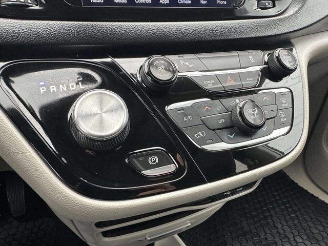 2017 Chrysler Pacifica Touring-L 4dr Wagon - 23012858 - 30