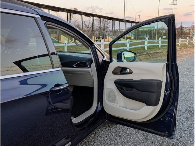 2017 Chrysler Pacifica Touring-L 4dr Wagon - 22959076 - 10