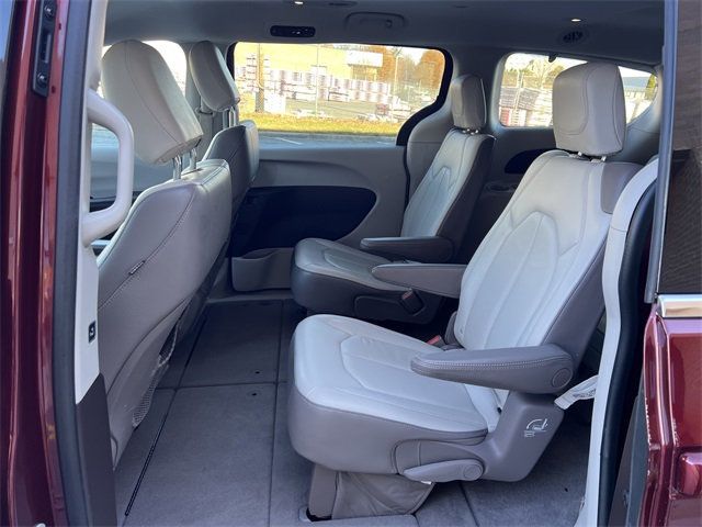 2017 Chrysler Pacifica Touring-L 4dr Wagon - 22953761 - 11