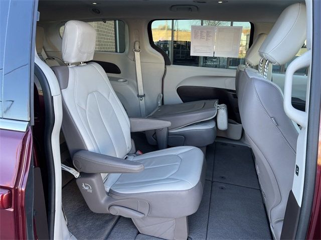 2017 Chrysler Pacifica Touring-L 4dr Wagon - 22953761 - 15