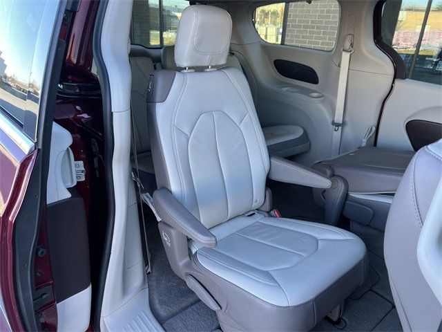 2017 Chrysler Pacifica Touring-L 4dr Wagon - 22953761 - 16