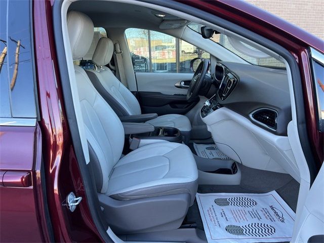 2017 Chrysler Pacifica Touring-L 4dr Wagon - 22953761 - 18