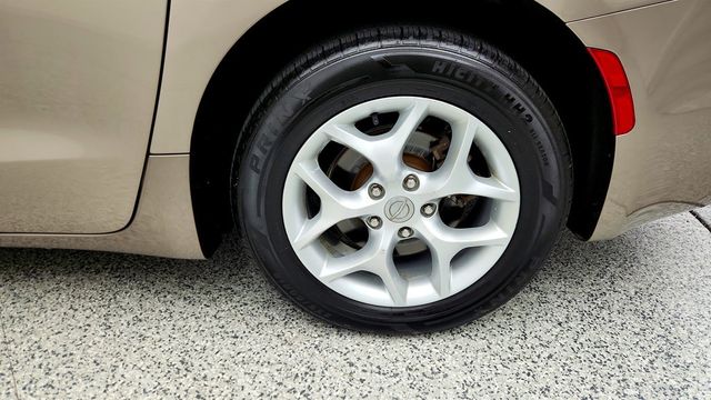 2017 Chrysler Pacifica Touring-L 4dr Wagon - 22971695 - 8