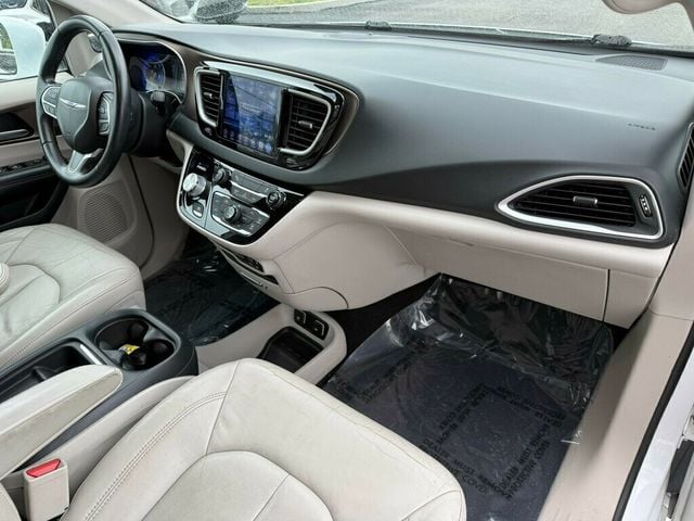 2017 Chrysler Pacifica Touring-L 4dr Wagon - 23020177 - 10