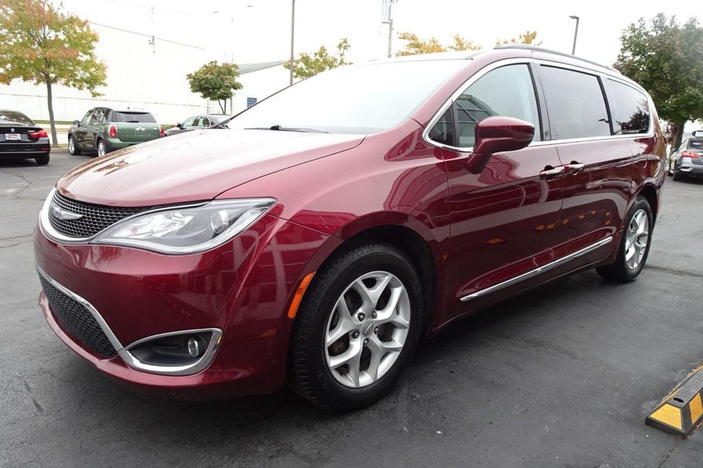2017 Chrysler Pacifica Touring L photo 4