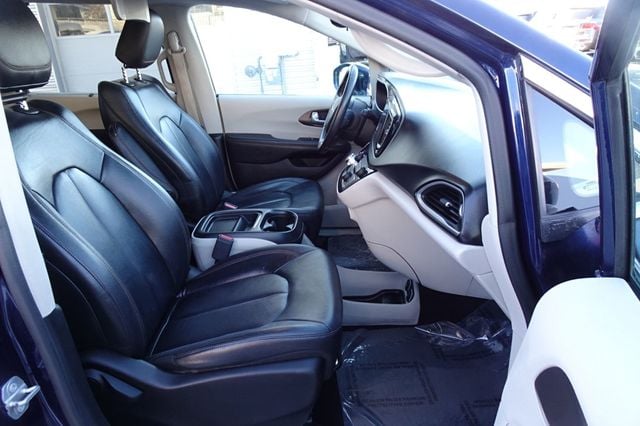 2017 Chrysler Pacifica Touring-L 4dr Wagon - 22955652 - 10