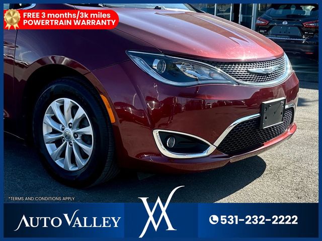 2017 Chrysler Pacifica Touring-L Minivan 4D - 22988966 - 9