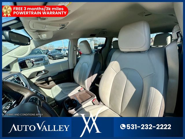 2017 Chrysler Pacifica Touring-L Minivan 4D - 22988966 - 13