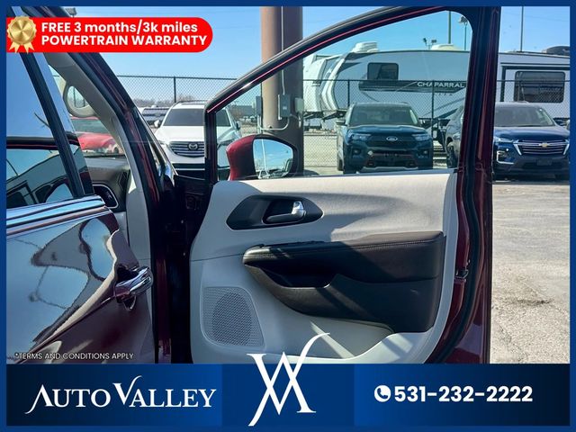 2017 Chrysler Pacifica Touring-L Minivan 4D - 22988966 - 15