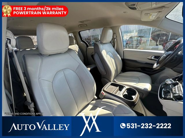 2017 Chrysler Pacifica Touring-L Minivan 4D - 22988966 - 17
