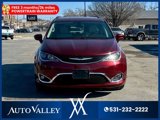2017 Chrysler Pacifica Touring-L Minivan 4D - 22988966 - 1
