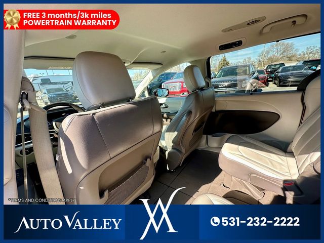 2017 Chrysler Pacifica Touring-L Minivan 4D - 22988966 - 20