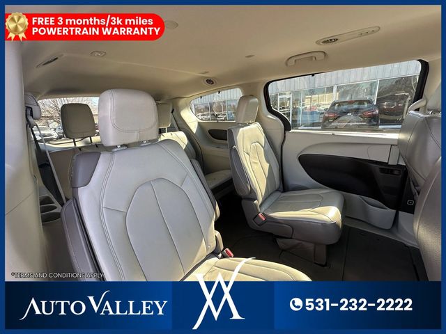 2017 Chrysler Pacifica Touring-L Minivan 4D - 22988966 - 21