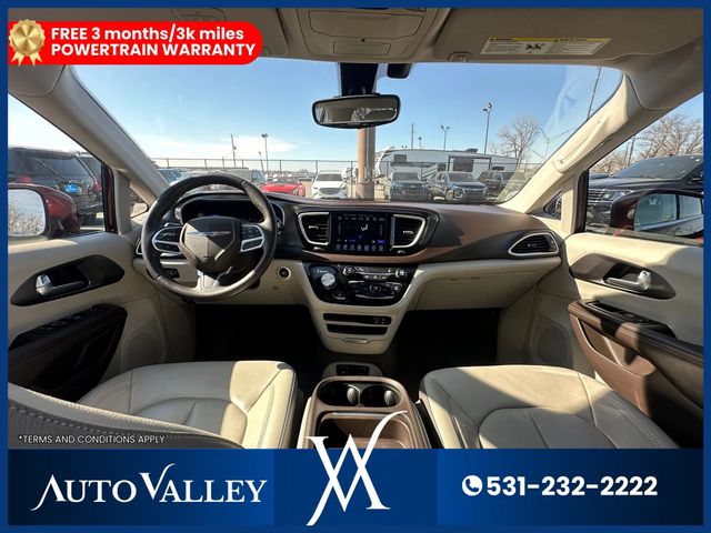 2017 Chrysler Pacifica Touring-L Minivan 4D - 22988966 - 23