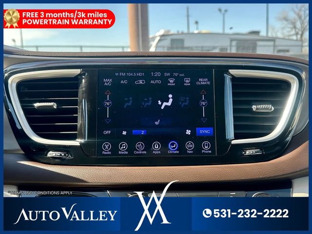 2017 Chrysler Pacifica Touring-L Minivan 4D - 22988966 - 27
