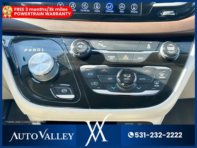 2017 Chrysler Pacifica Touring-L Minivan 4D - 22988966 - 28