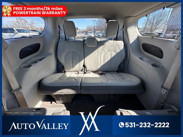 2017 Chrysler Pacifica Touring-L Minivan 4D - 22988966 - 31