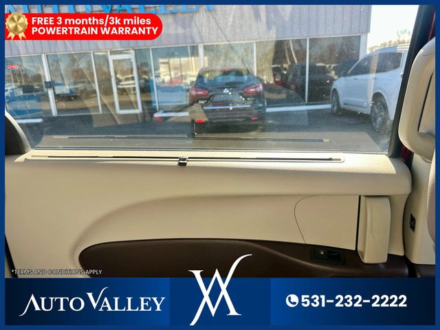 2017 Chrysler Pacifica Touring-L Minivan 4D - 22988966 - 32