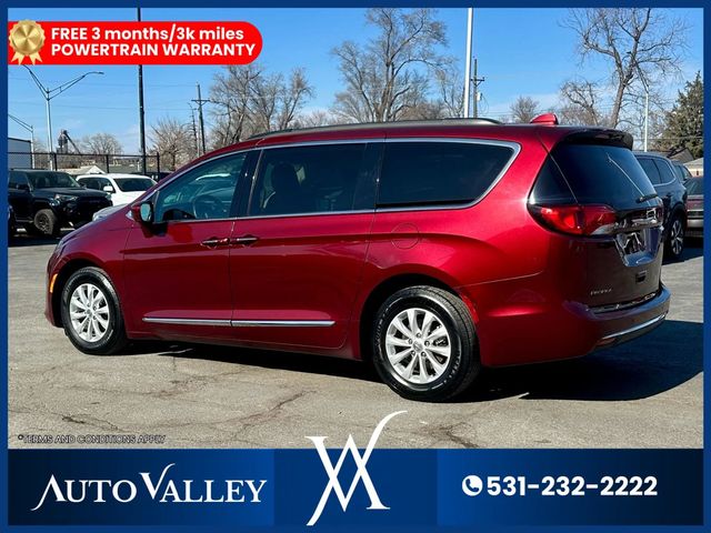 2017 Chrysler Pacifica Touring-L Minivan 4D - 22988966 - 4