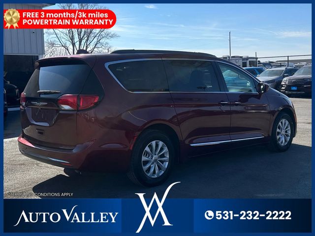 2017 Chrysler Pacifica Touring-L Minivan 4D - 22988966 - 6