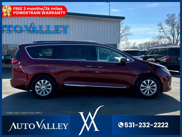 2017 Chrysler Pacifica Touring-L Minivan 4D - 22988966 - 7