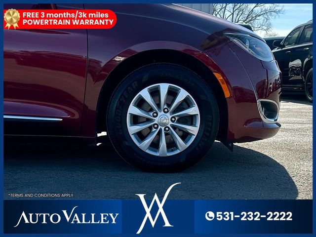 2017 Chrysler Pacifica Touring-L Minivan 4D - 22988966 - 8