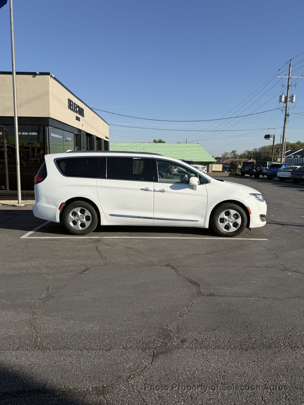 Chrysler Pacifica photo 10