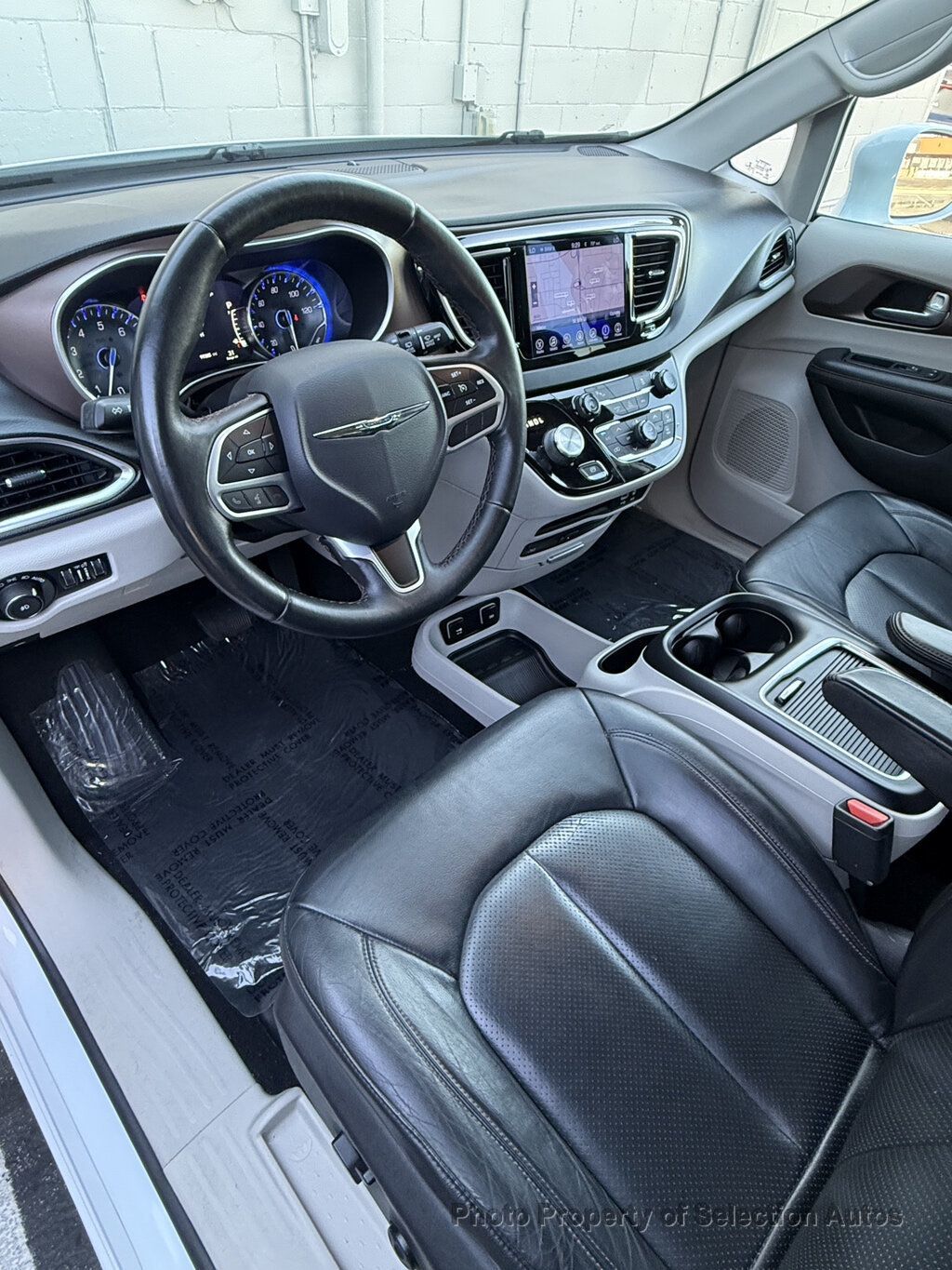 Chrysler Pacifica photo 12