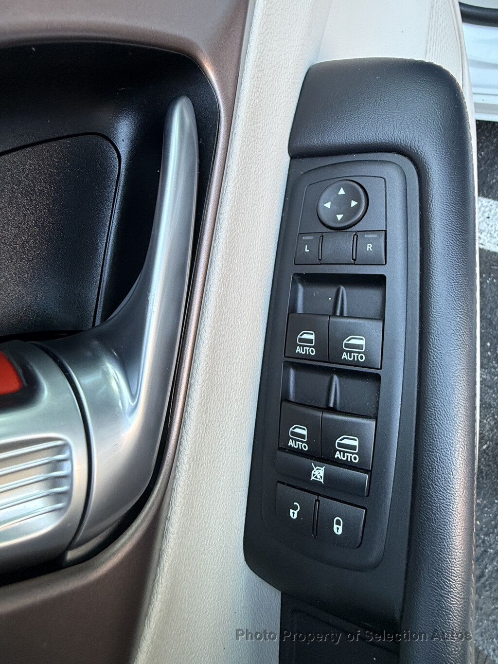 Chrysler Pacifica photo 15