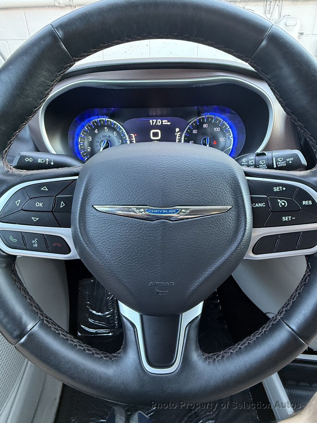 Chrysler Pacifica photo 17
