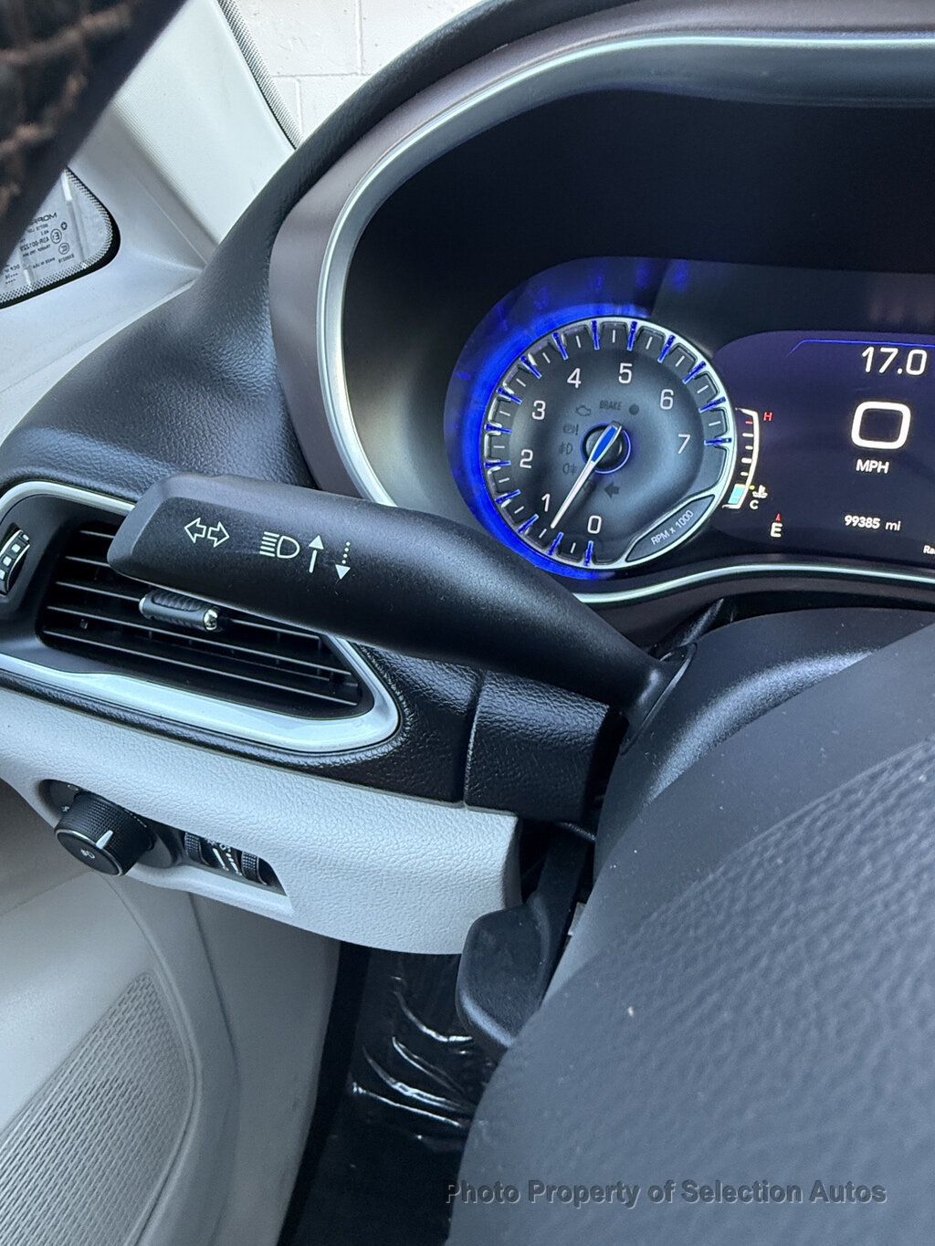 Chrysler Pacifica photo 19