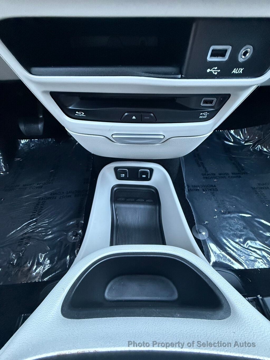 Chrysler Pacifica photo 29