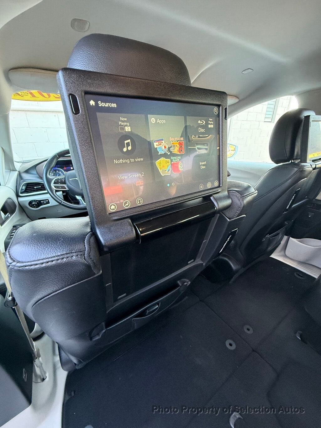 Chrysler Pacifica photo 33