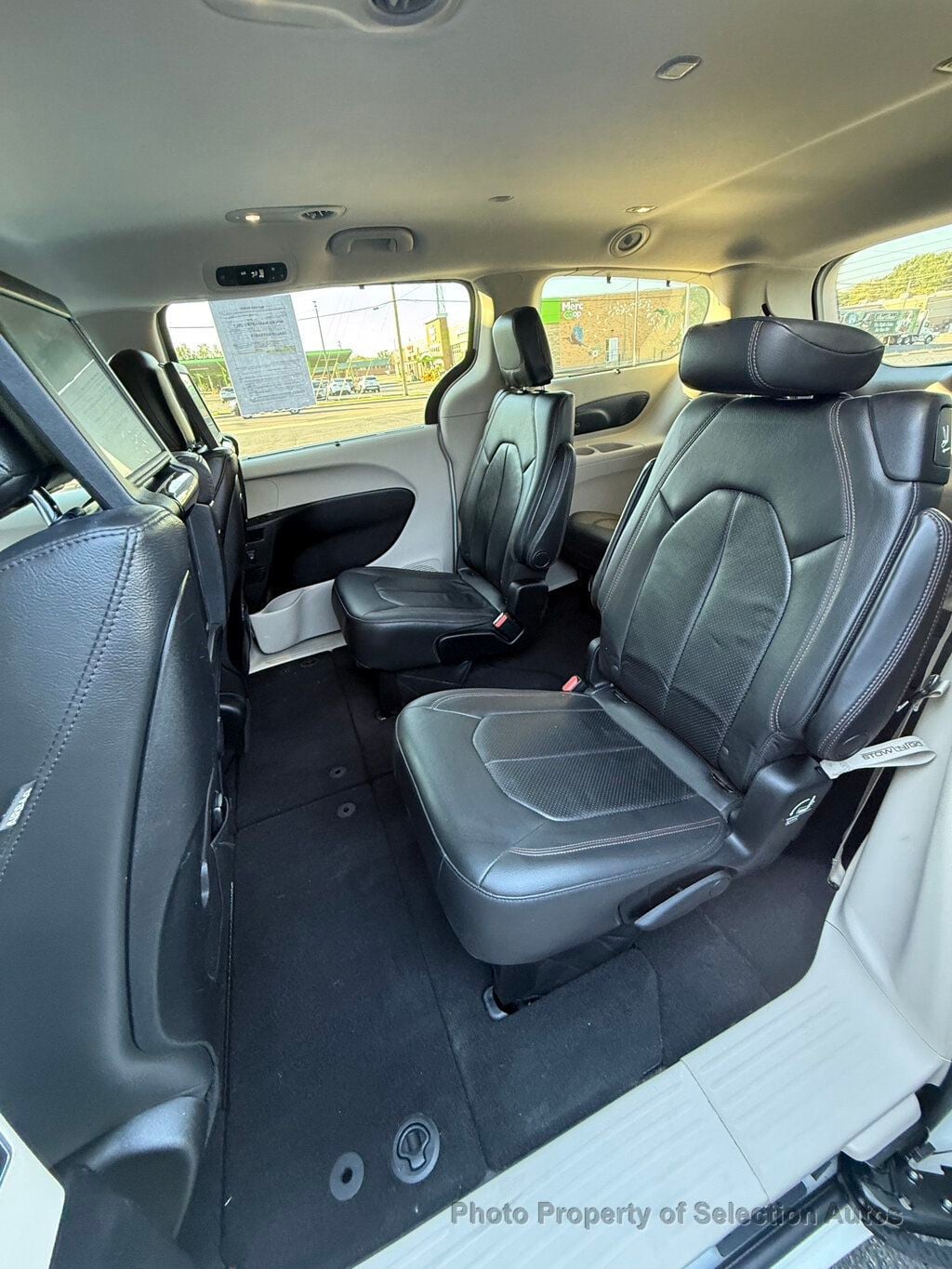 Chrysler Pacifica photo 34