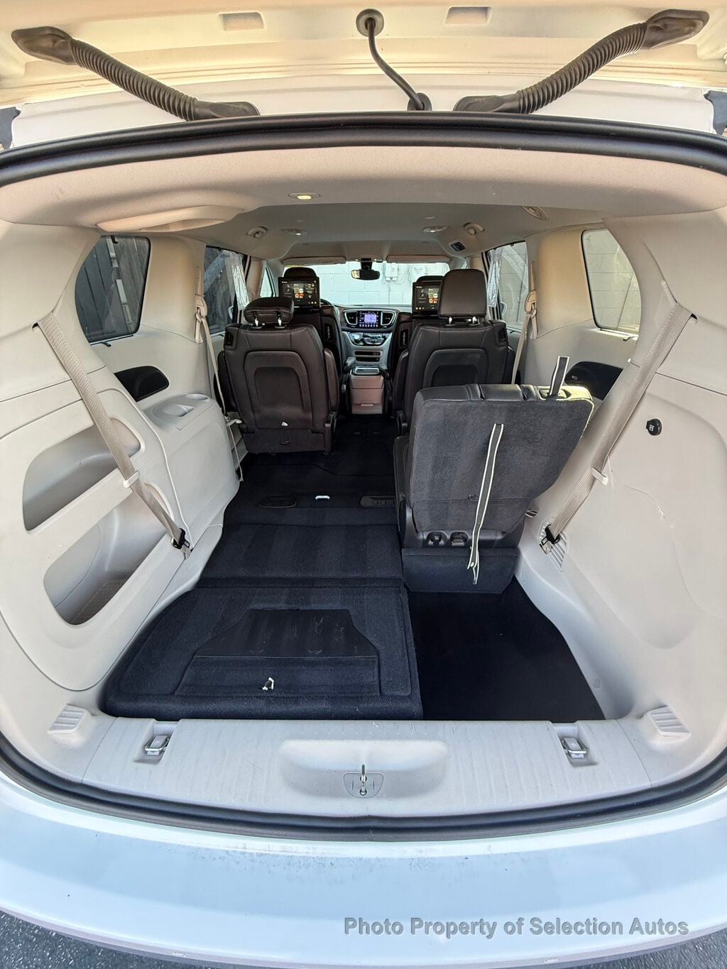 Chrysler Pacifica photo 35