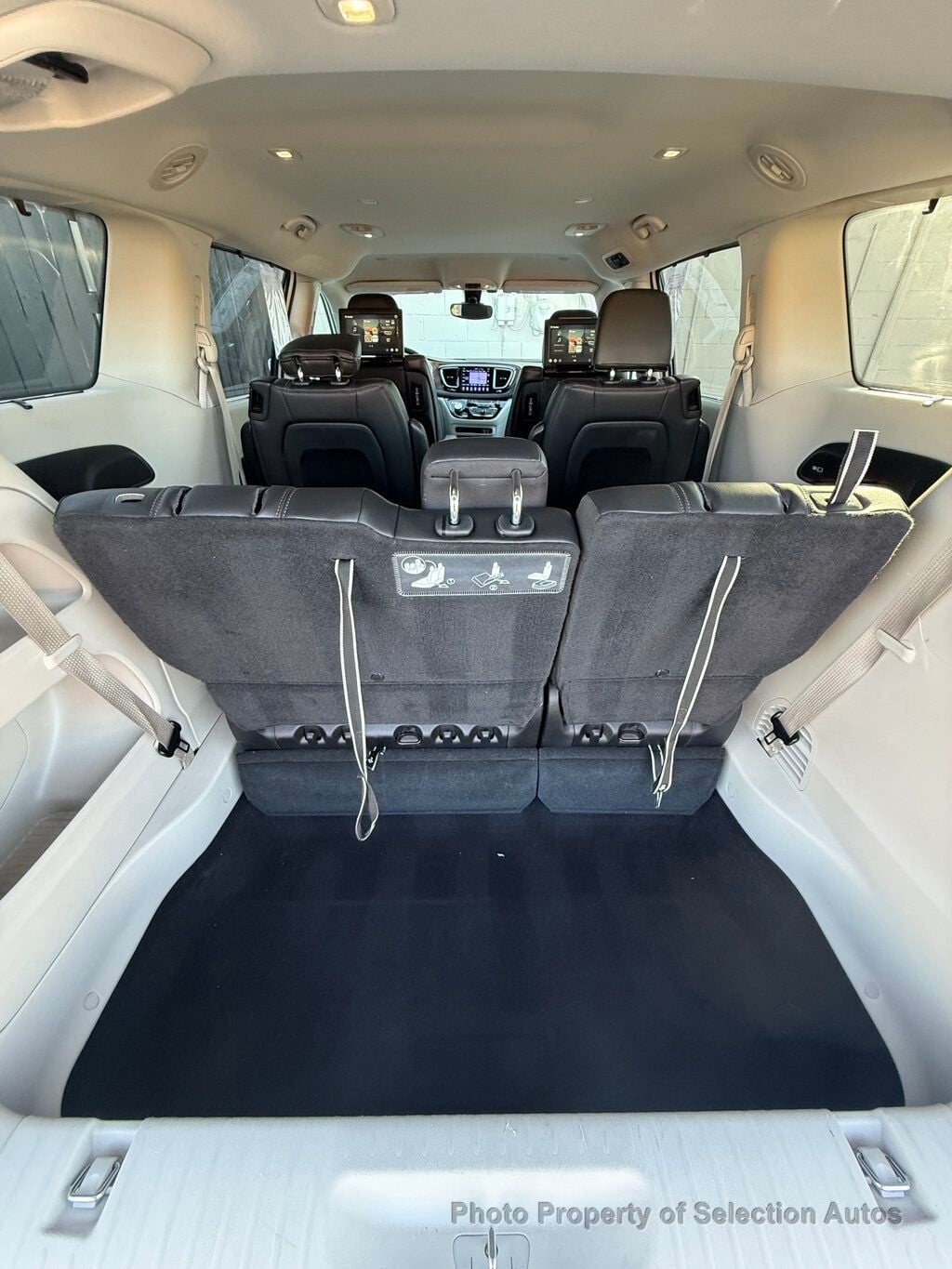 Chrysler Pacifica photo 36