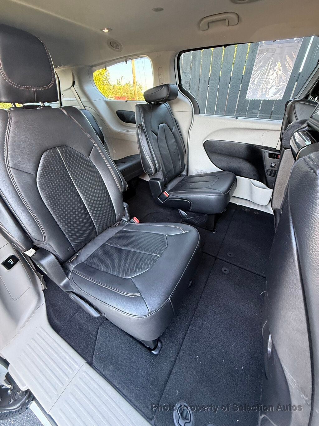 Chrysler Pacifica photo 38