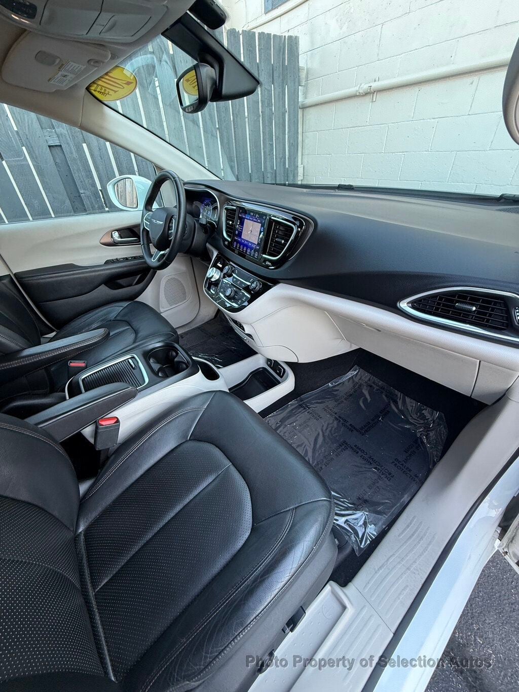 Chrysler Pacifica photo 40