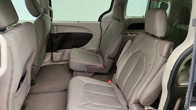 2017 Chrysler Pacifica Touring Plus w/ SafetyTec Group, Tire & Wheel Group & Rear Entmt - 22971695 - 20