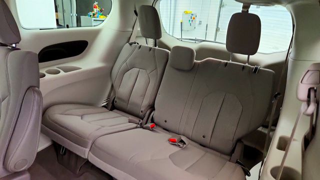 2017 Chrysler Pacifica Touring Plus w/ SafetyTec Group, Tire & Wheel Group & Rear Entmt - 22971695 - 21