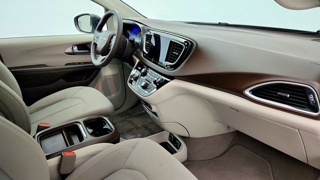 2017 Chrysler Pacifica Touring Plus w/ SafetyTec Group, Tire & Wheel Group & Rear Entmt - 22971695 - 26