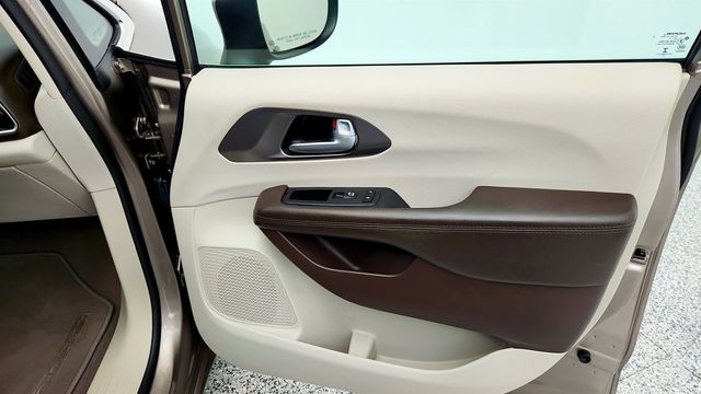 2017 Chrysler Pacifica Touring Plus w/ SafetyTec Group, Tire & Wheel Group & Rear Entmt - 22971695 - 27