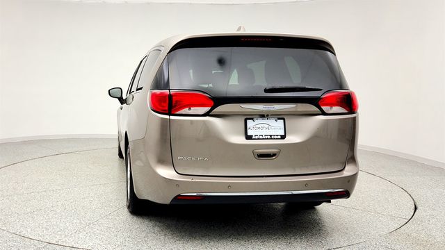 2017 Chrysler Pacifica Touring Plus w/ SafetyTec Group, Tire & Wheel Group & Rear Entmt - 22971695 - 5