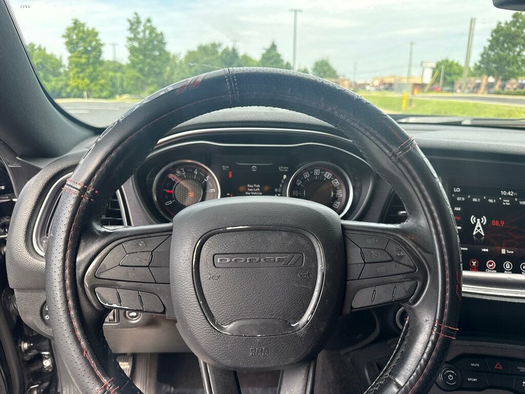 2017 Dodge Challenger SXT photo 14