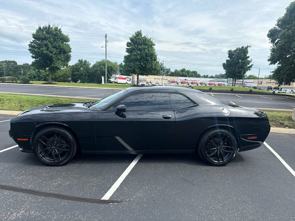 2017 Dodge Challenger SXT photo 7