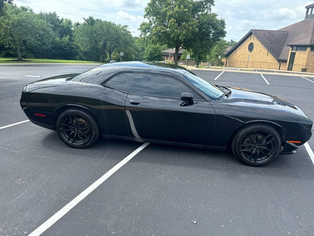 2017 Dodge Challenger SXT photo 8