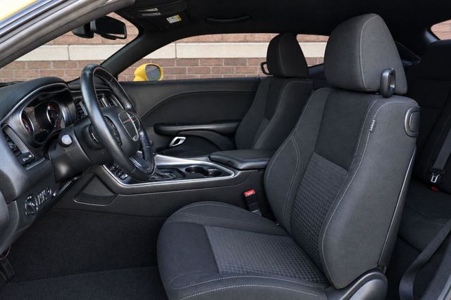 2017 Dodge Challenger R/T - 23097618 - 16